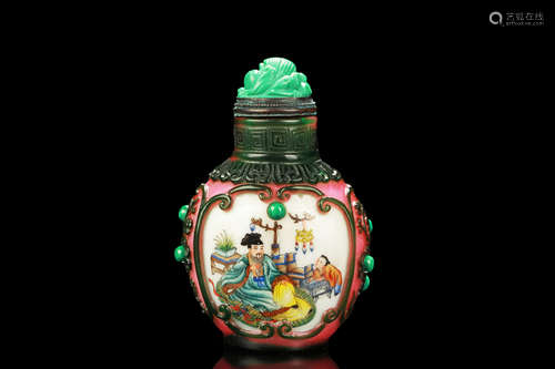 Famille rose glass overlay 'People' snuff bottle