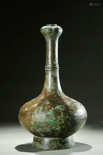 Archaic bronze garlic head vase
