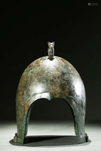 Archaic bronze helmet