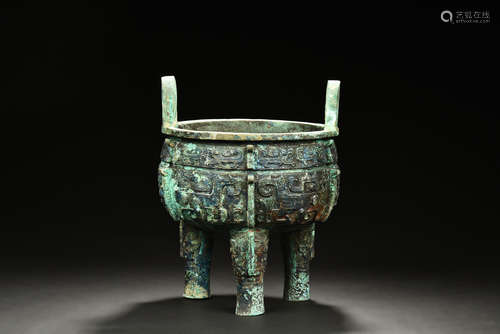 Archaic bronze tripod censer with handles