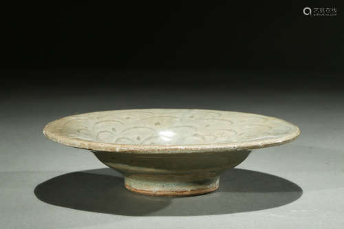 Longquan ware 'Flowers' saucer