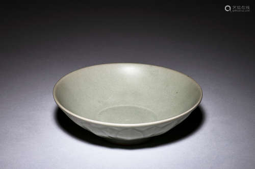 LONGQUAN WARE LOBATED BOWL