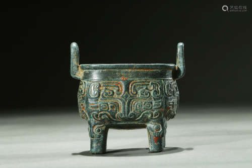 Archaic bronze 'Taotie' censer with handles