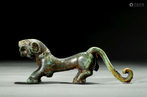 Archaic bronze 'Tiger' ornament