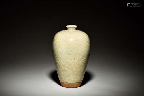 Celadon glazed and impressed 'Flowers' vase, meiping