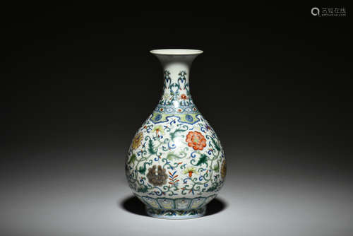 Doucai 'Flowers' vase, Yuhuchun