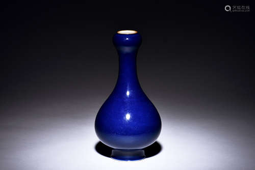 BLUE GLAZED GARLIC-MOUTH BOTTLE VASE