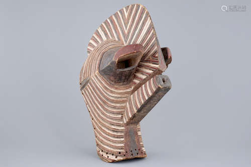 Un masque africain en bois sculptŽ, Songye Kifwebe, Congo, vers 1940-1960