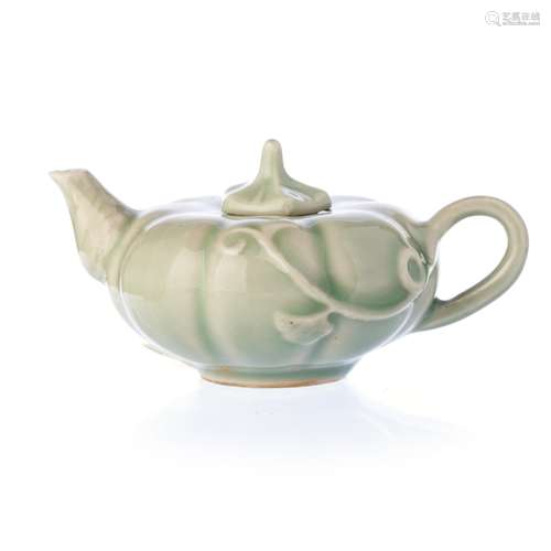 Teapot 'pumpkin' in Celadon porcelain, Minguo