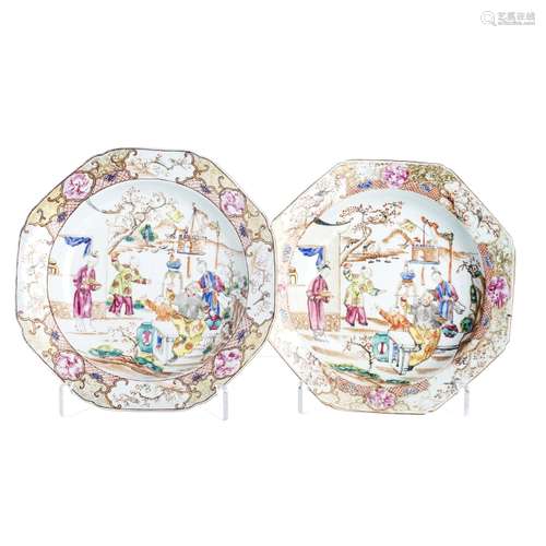 Pair of eight-sided plates with 'figures' in Chinese porcelain, Qianlong