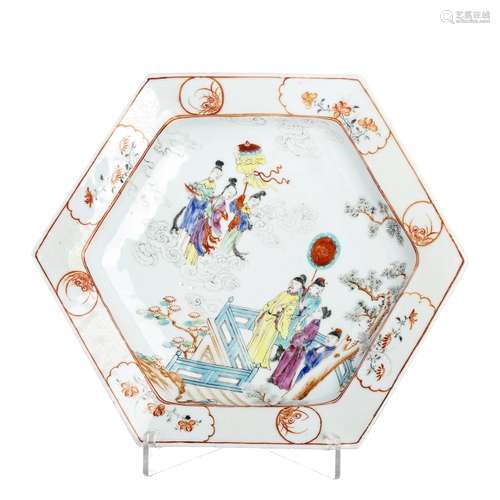 Six-sided plate with 'figures' in Chinese porcelain