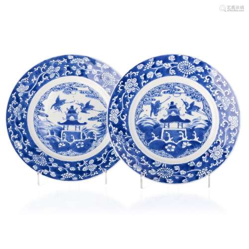 Pair of plates 'herons and pagoda' in Chinese porcelain, Kangxi