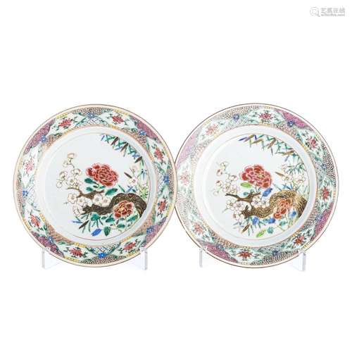 Pair of plates with a 'trunk and flowers' in Chinese porcelain, Yongzheng