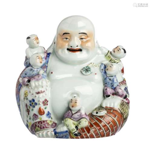 Buddha with small children in Chinese porcelain, Minguo