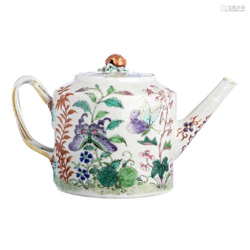 Teapot with 'butterflies and flowers' in Chinese porcelain, Tongzhi