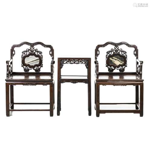 Chinese pair of Hongmu chairs and table, Minguo