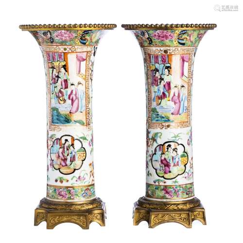 Pair of 'Mandarin' vases in Chinese porcelain, Daoguang