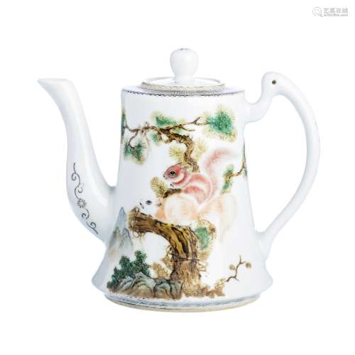 Small coffee pot with 'squirrels' in Chinese porcelain, Republic