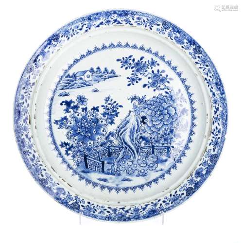 Large langscape charger plate in Chinese porcelain, Qianlong