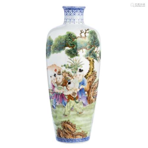 Vase with 'boys' in Chinese porcelain, Republic
