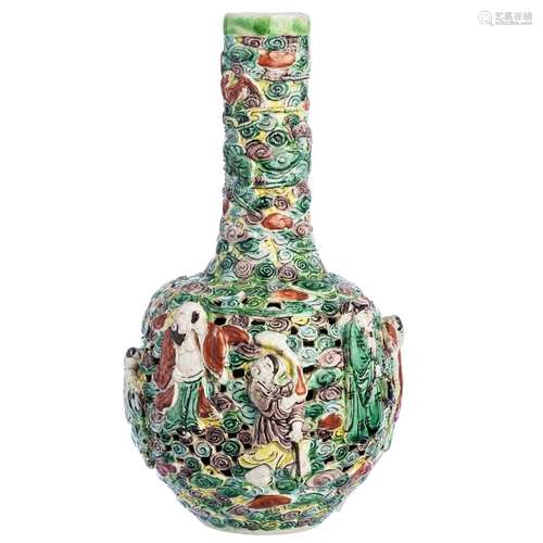 Tianqiu Ping  vase with 'Immortals' in Chinese porcelain, Minguo