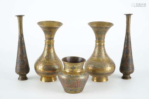 Deux paire de vases en cuivre et un plus petit, Egypte, 19me