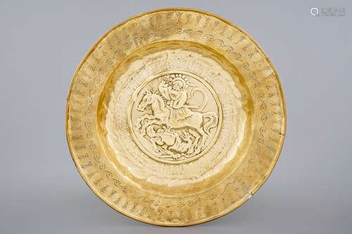 Un grand plat en cuivre repoussŽ au dŽcor de Saint Georges et le dragon, Nuremberg, 16me