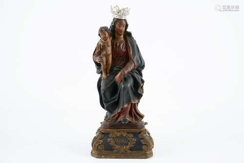 Une Vierge ˆ l'Enfant en bois sculptŽ polychrome sur socle, Flandres, 18me