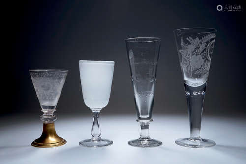 Un lot de 4 grands verres, dont un gravŽ, 18/19me