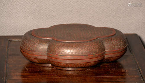 Chinese Lobbed Lacquer Box - 18th cen