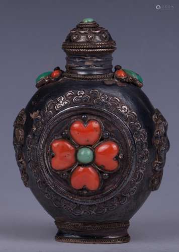 CHINESE SILVER SNUFF BOTTLE WITH INLAIDS