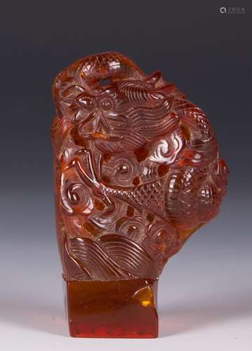 CHINESE AMBER CARVED SEAL, DRAGON MOTIF