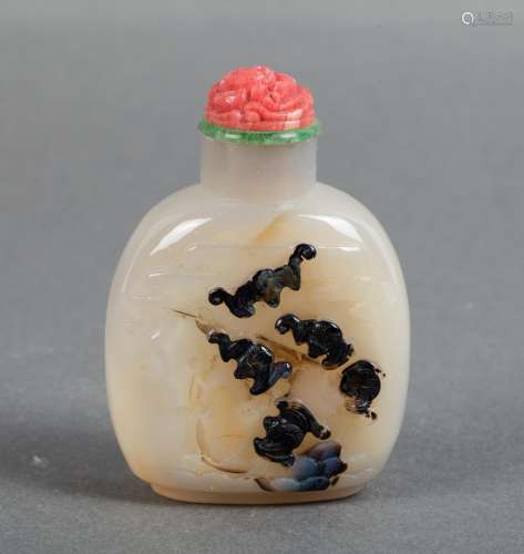 CHINESE AGATE SNUFF BOTTLE CARVED BATS