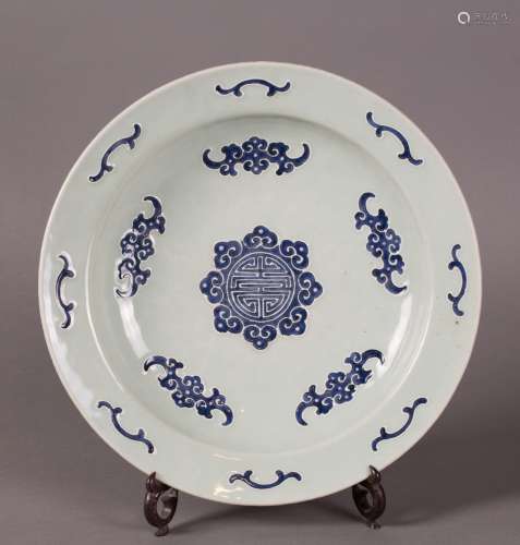 CHINESE BLUE AND WHITE PORCELAIN FIVE BATS DISH