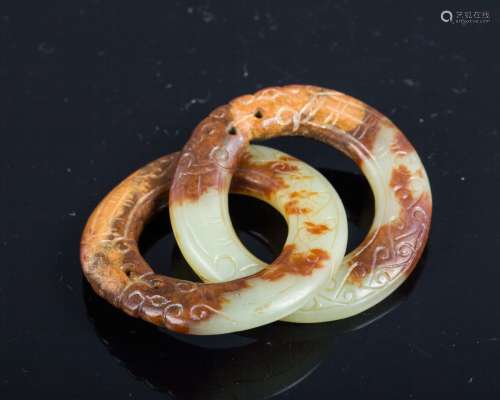 CHINESE YELLOW JADE CARVED DOUBLE RING PENDANT