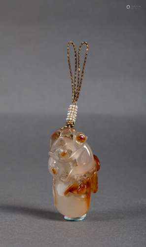 CHINESE AGATE PENDANT OF MONKEY