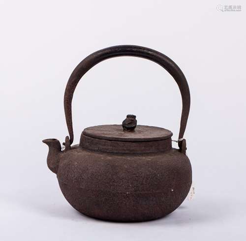 JAPANESE EDO PERIOD IRON TEA POT