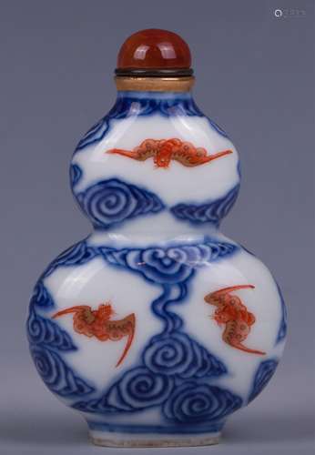 CHINESE BLUE AND WHITE WITH IRON RED SNUFF BOTTLE