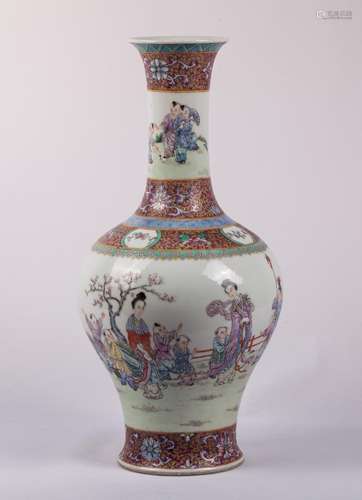 CHINESE REPUBLIC PERIOD FAMILLE ROSE VASE