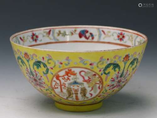 Chinese yellow famille rose bowl. Guangxu Mark.
