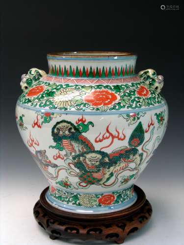 Chinese antique wucai jar. Ming period.