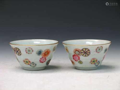 A pair of Chinese famille rose porcelain tea cups. Tong zhi mark.