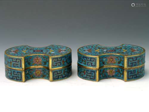 A pair of Chinese cloisonne boxes with Qianlong mark.
