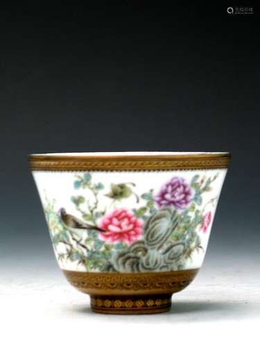 Chinese gilted famille rose porcelain cup. Yongzheng Mark.