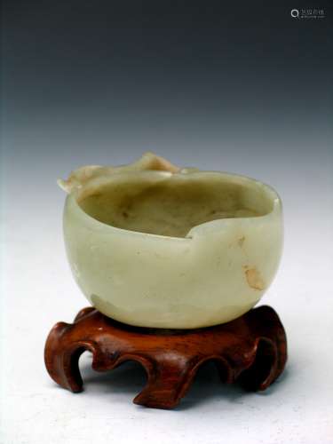 Chinese carved jade water coupe