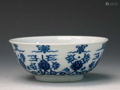Chinese blue and white porcelain bowl. Guanxu.
