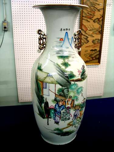 Big Chinese Famille Rose Porcelain Vase.