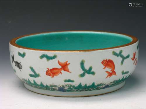 Chinese famille rose bowl with goldfishes decorations.