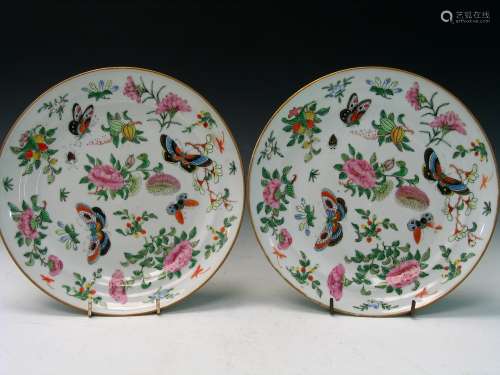 A pair of Chinese antique famillie rose porcelain dishes.