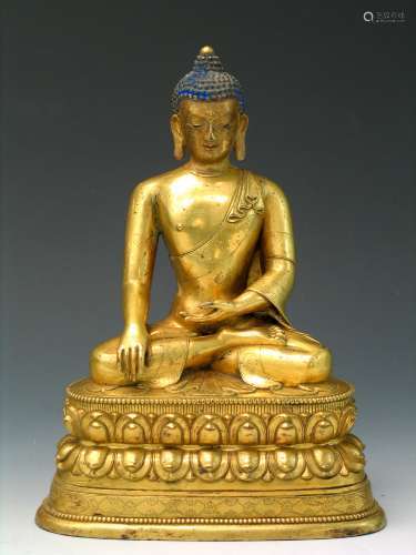Chinese Gilted bronze buddha. 18th Century.